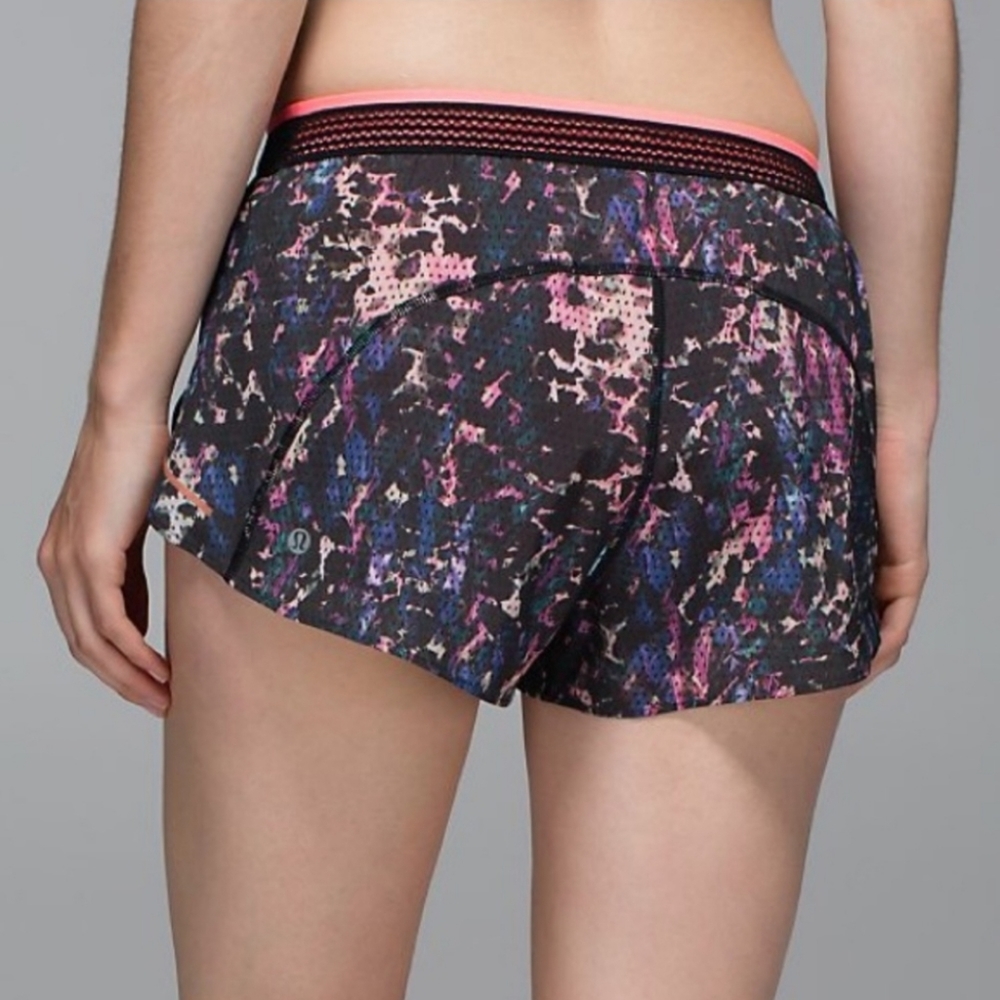 ☀️Lululemon Split Second Short in Floral Sport